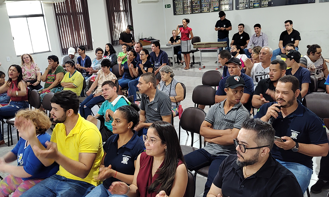 Alunos da Apae visitam a Câmara Municipal 